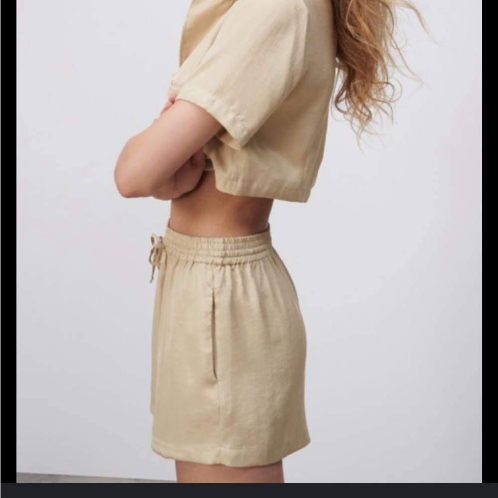 ⭕️ 2/20 NWT Zara satin flown shorts size S